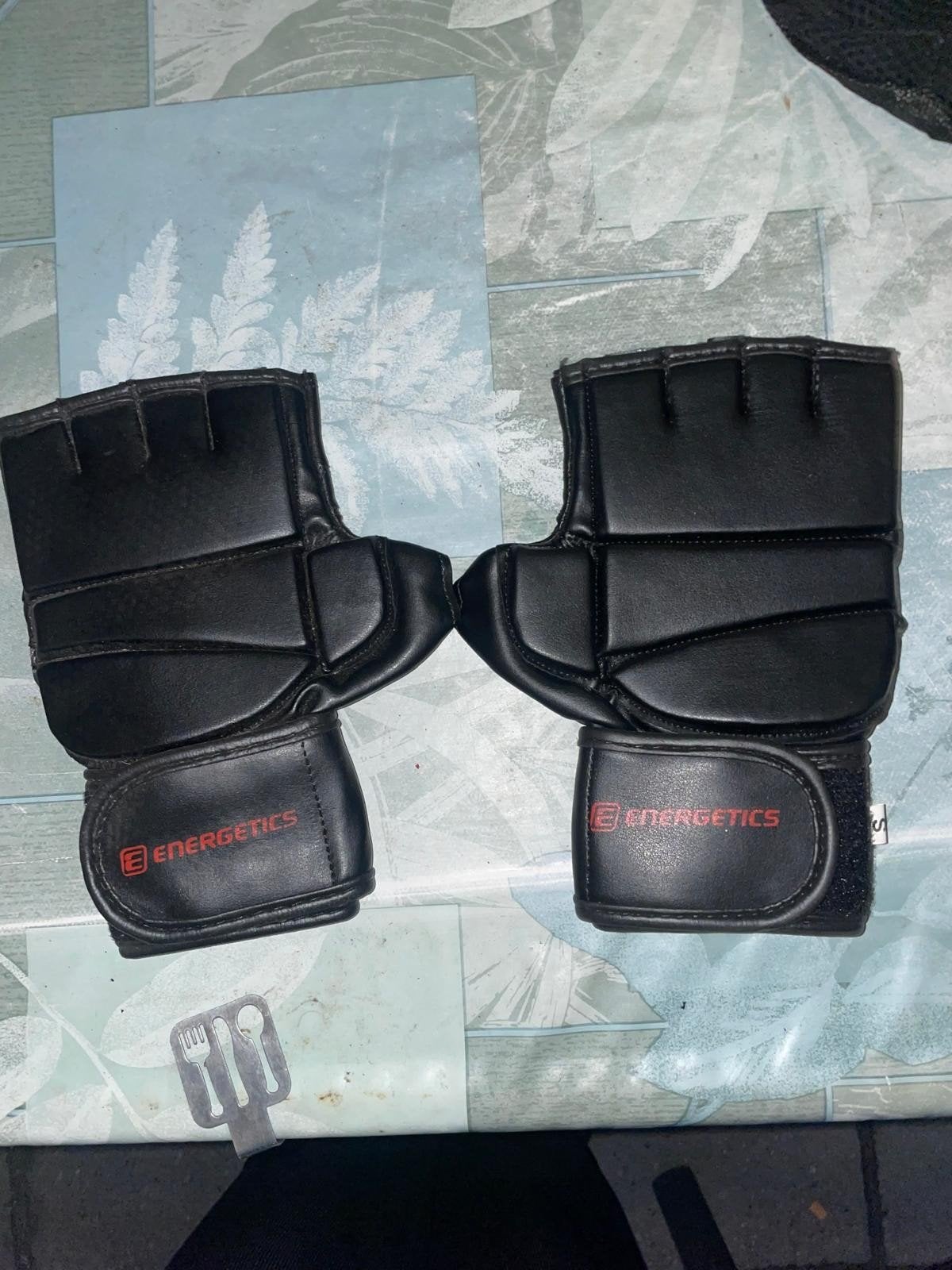 Energetics MMA / Bokszak handschoenen – Maat S (Zwart), Overige, Nieuw, Ophalen of Verzenden, Vechtsportkleding