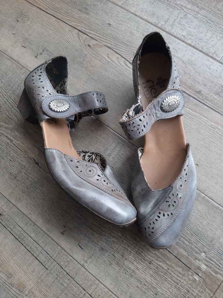 prachtige grijzige schoenen Rieker maat 40, Ophalen, Schoenen met lage hakken, Zo goed als nieuw, Grijs