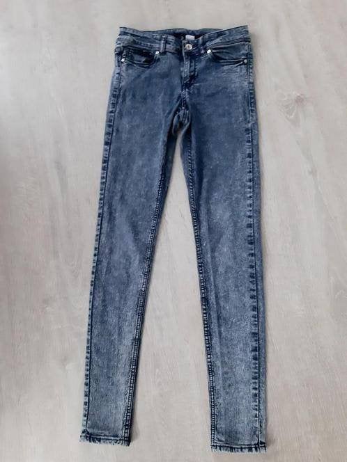 divided spijkerbroek mat 34, Kleding | Dames, Divided, Blauw, Ophalen of Verzenden, Zo goed als nieuw