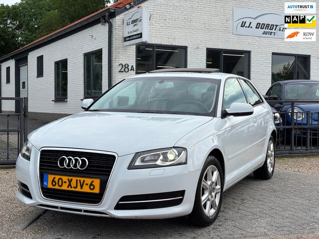 Audi A3 1.2 TFSI Ambiente Advance AUT/schuifdak/navi!, Auto's, Audi, Euro 5, Gebruikt, 4 cilinders, Wit