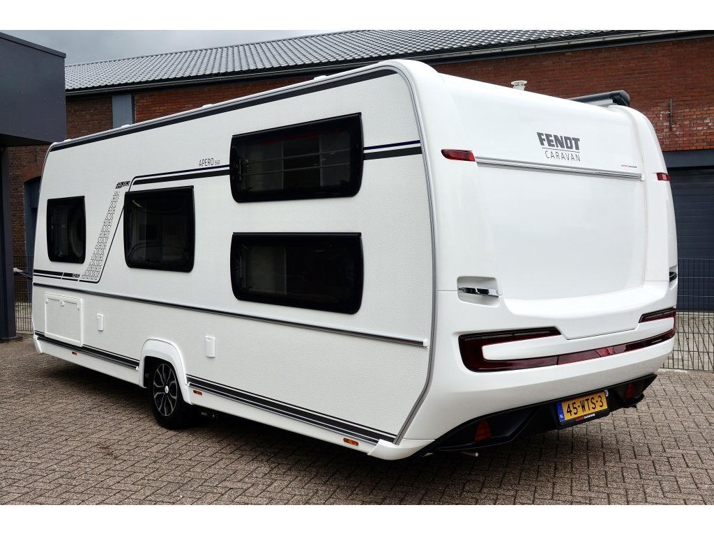 Fendt Apero Activ 560 SKM 2025 Airco Mover Luifel Fiets Vol!, Caravans en Kamperen, Caravans, Schokbreker, Lengtebed, Rondzit