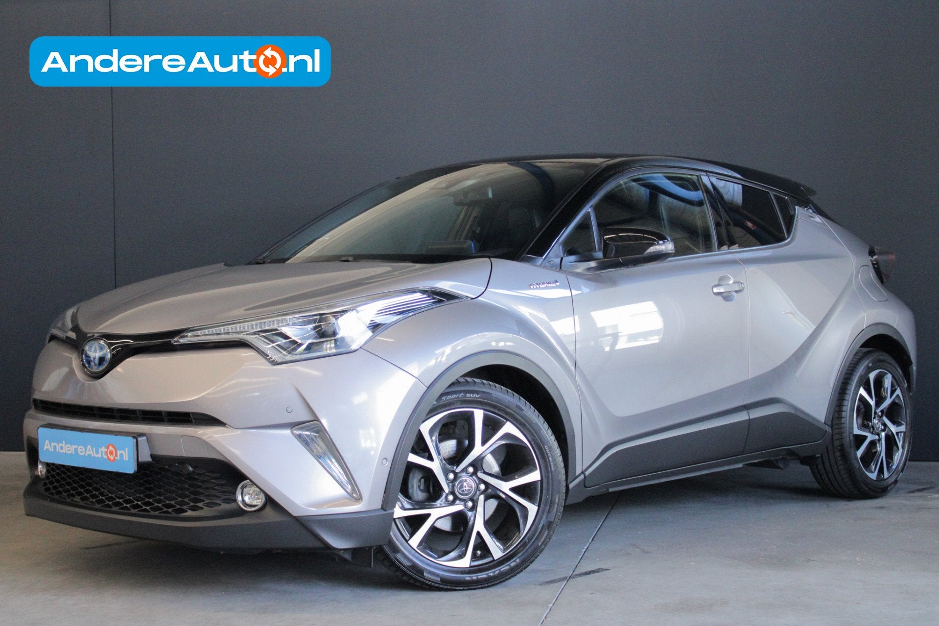 Toyota C-HR 1.8 Hybrid Bi-Tone Plus |leder|navi|stoelverwarm, Gebruikt, Zwart, 4 cilinders, 122 pk