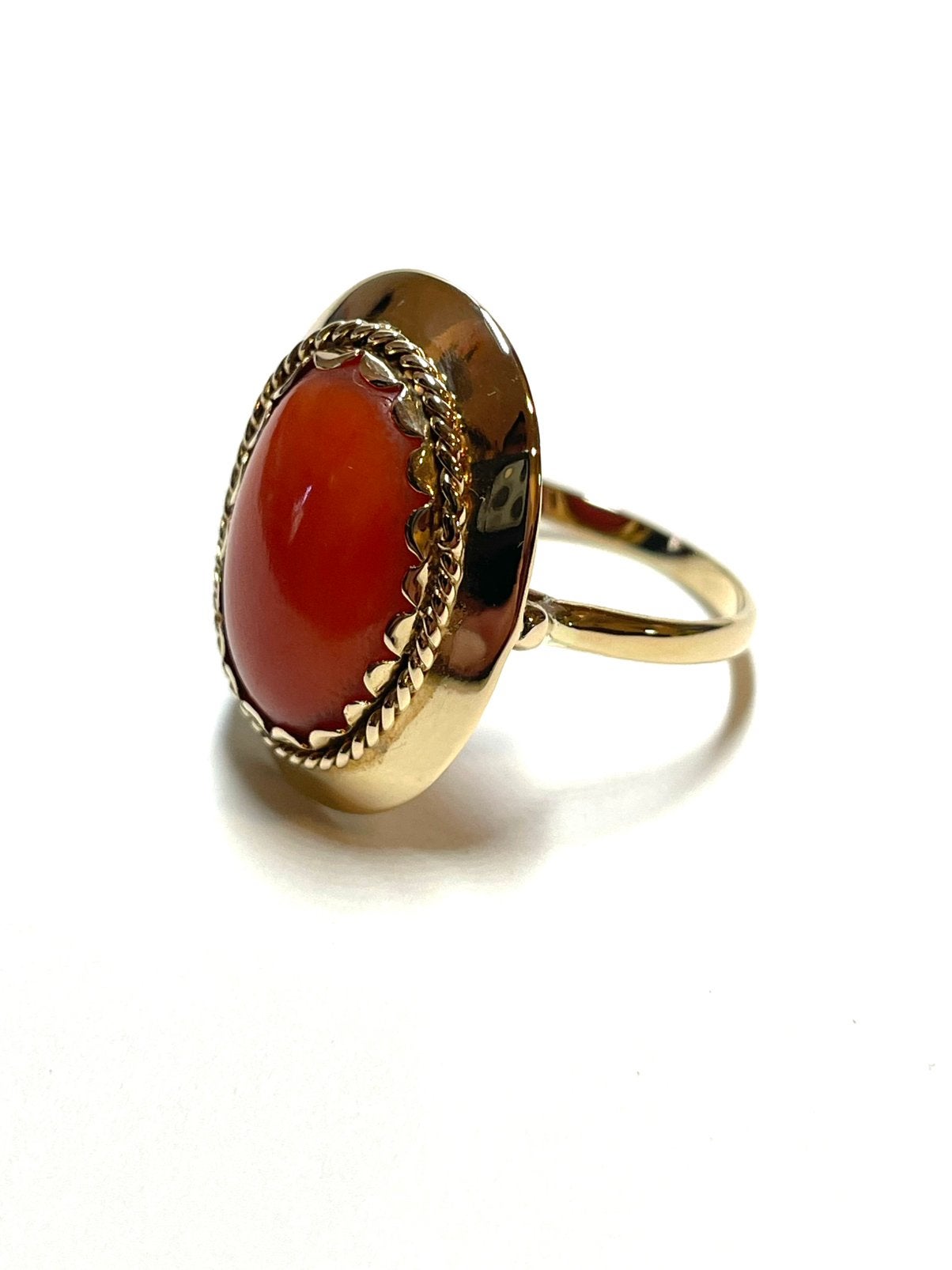 14k gouden ring met een bloedkoraal, -, 19 tot 20, -, Ophalen of Verzenden