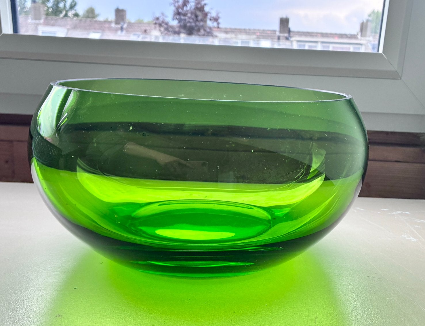 Grote groene glazen schaal - decoratief en functioneel, Antiek en Kunst, Ophalen