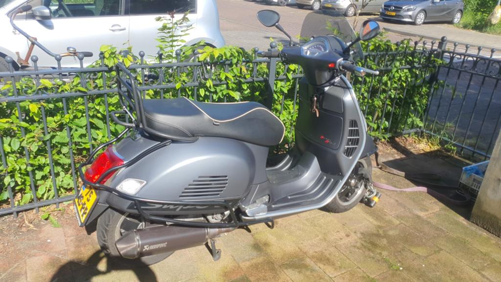 Vespa 300 GTS - Slechts 9200 km - Recente foto's!, Motoren, Motoren | Piaggio