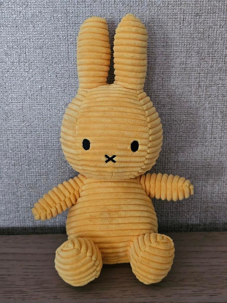 Nijntje Miffy knuffel 25 cm hoog, Ophalen of Verzenden, Zo goed als nieuw, Konijn