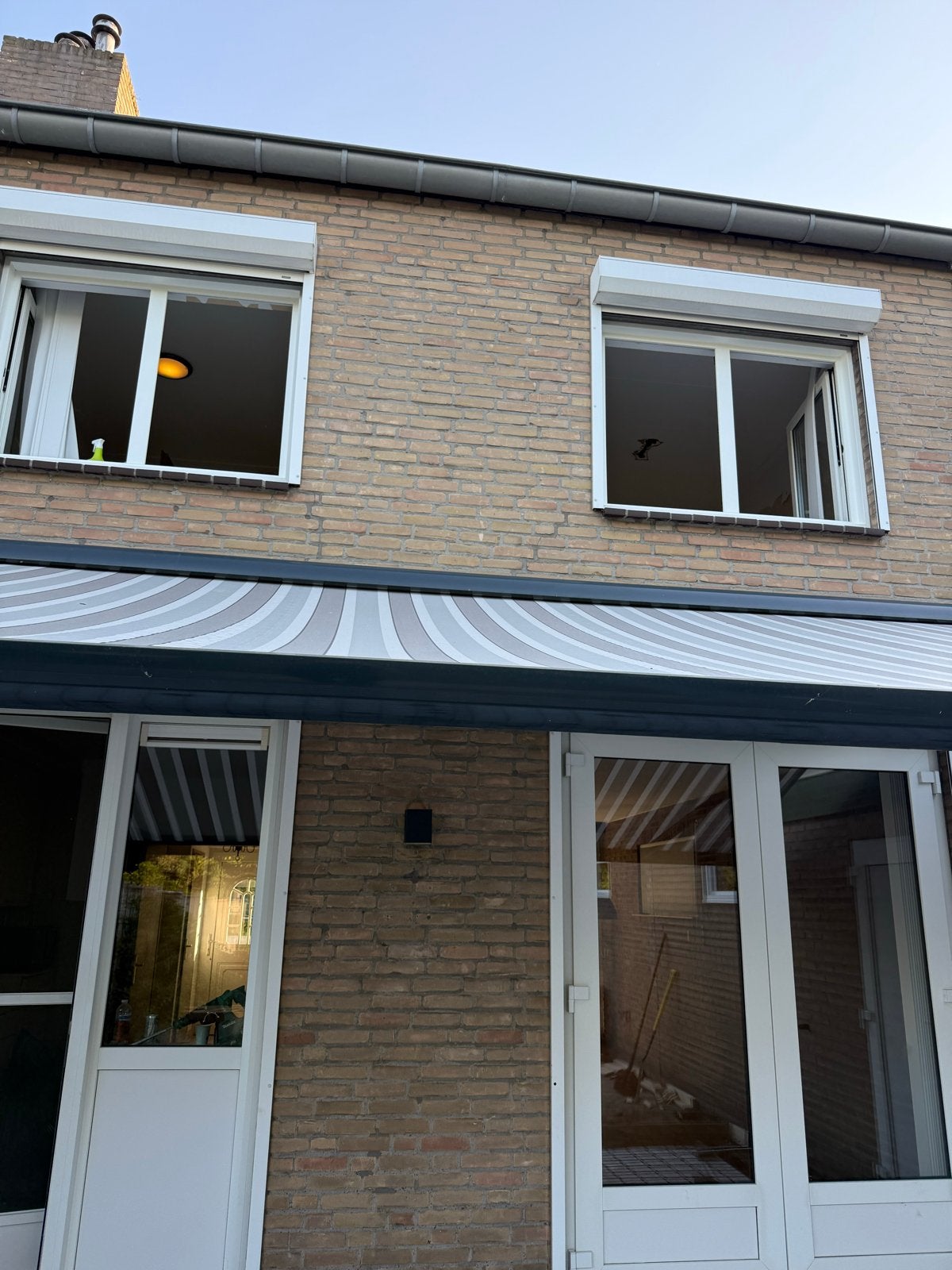 Elektrisch knikarmscherm met Somfy afstandsbediening, Gebruikt, 450 cm of meer, Elektrisch, Ophalen of Verzenden