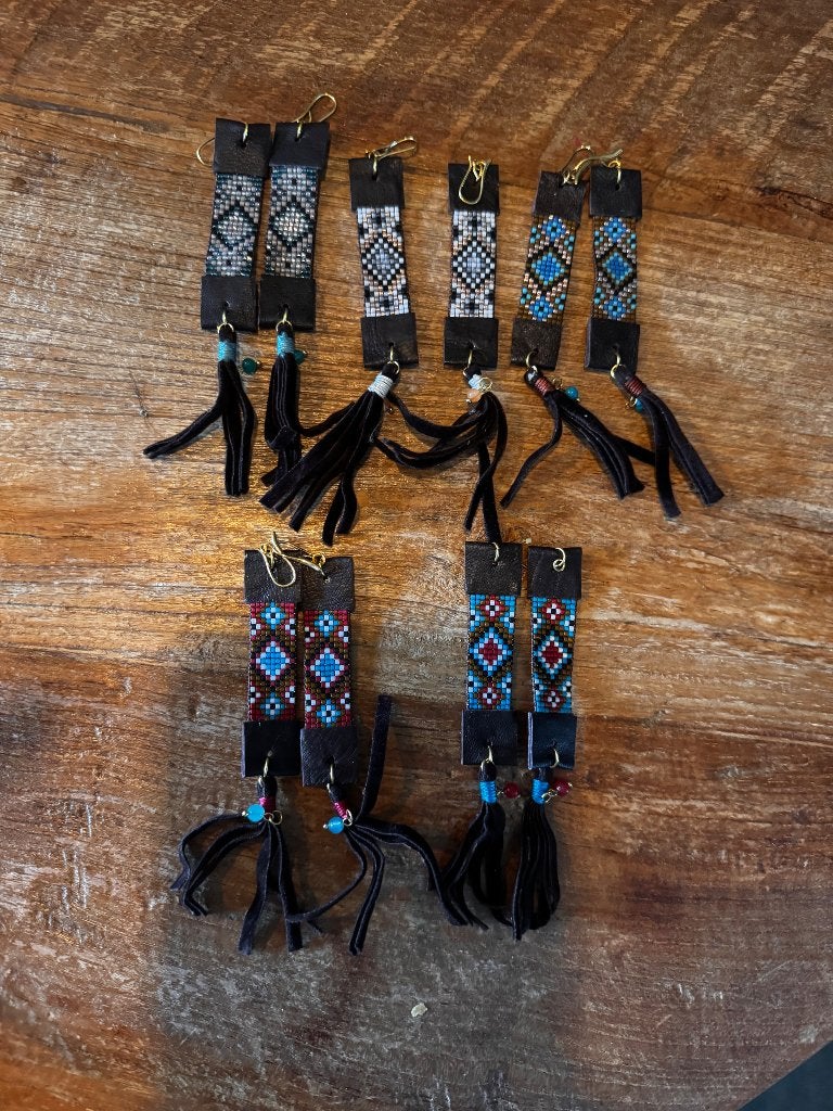 Rest partij sieraden ruim 200 stuks, Ophalen, Overige materialen, Hangers, Overige kleuren