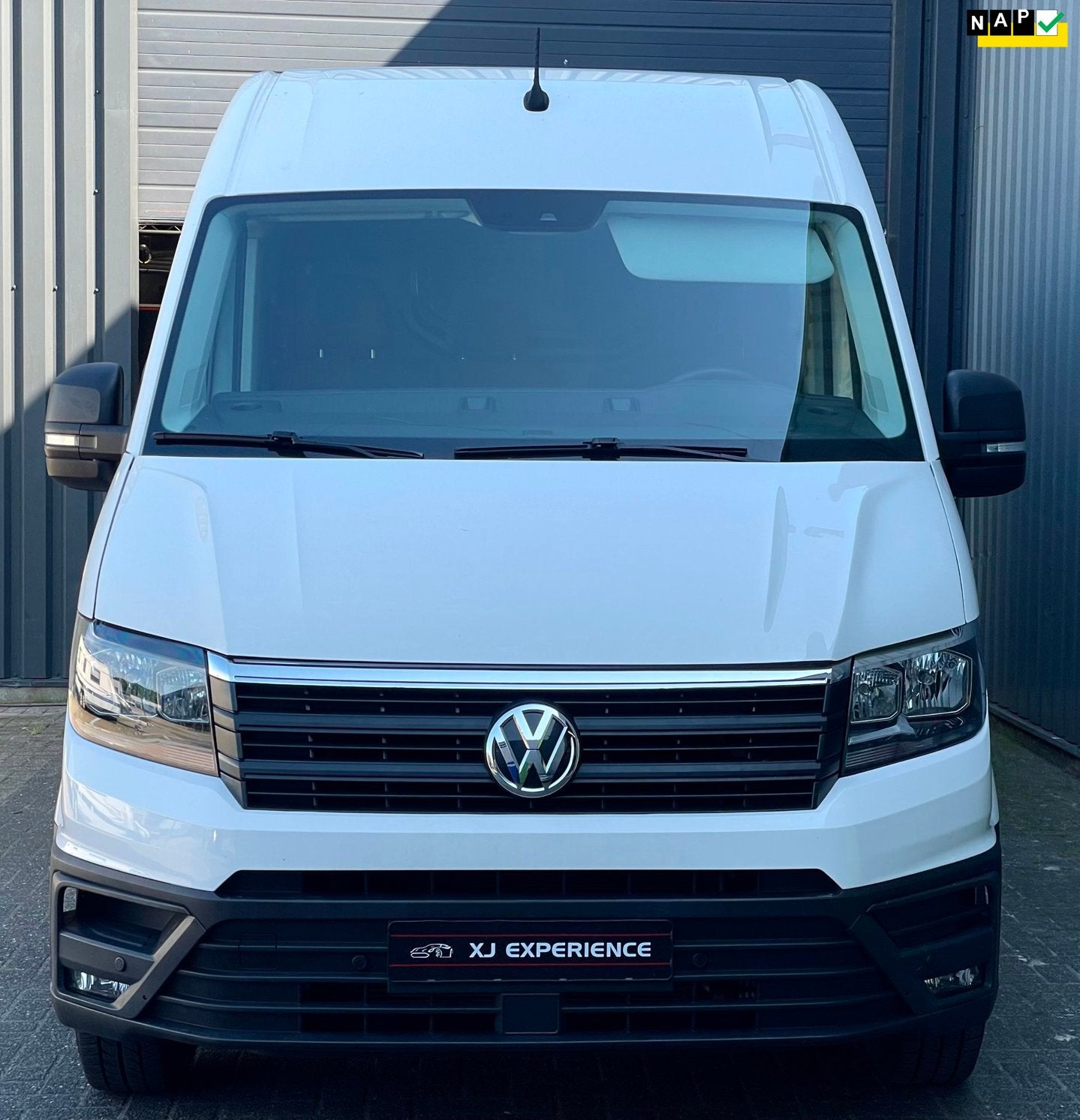 Volkswagen Crafter 35 2.0 TDI L4H3 NAVI AIRCO 140 PK AUTOMAA, Gebruikt, 4 cilinders, Volkswagen, Wit
