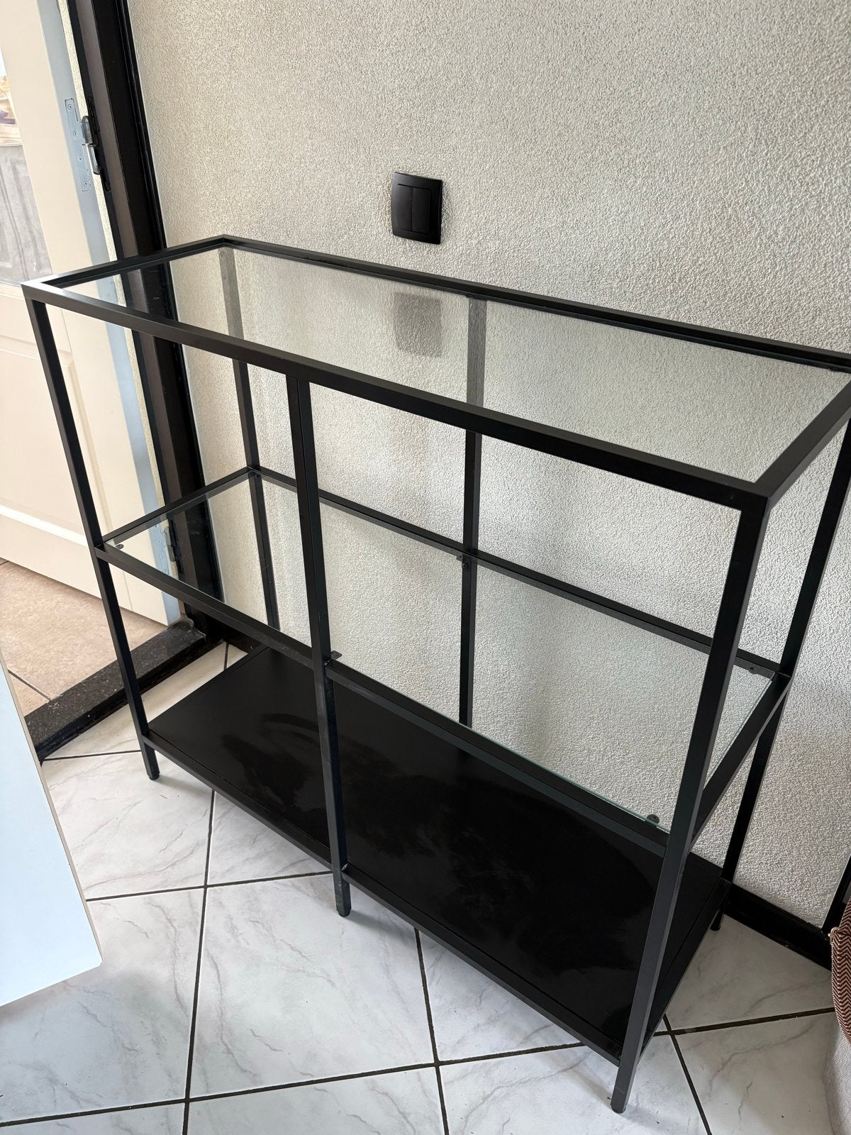 Modern Zwart Metalen Rek met Glas, Ophalen, Met plank(en), 100 tot 150 cm, 50 tot 100 cm