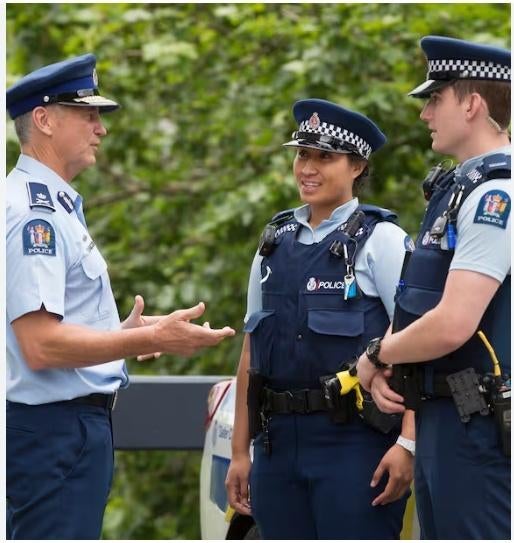 2x Pet Nieuw Zeeland Politie Police New-Zealand Police Cap, Verzamelen, Militaria | Algemeen, Ophalen of Verzenden, Overige soorten