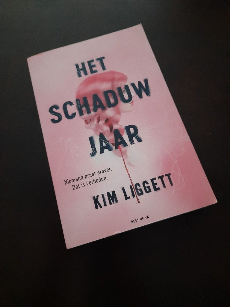 Kim Liggett - het schaduwjaar, Ophalen of Verzenden, Zo goed als nieuw