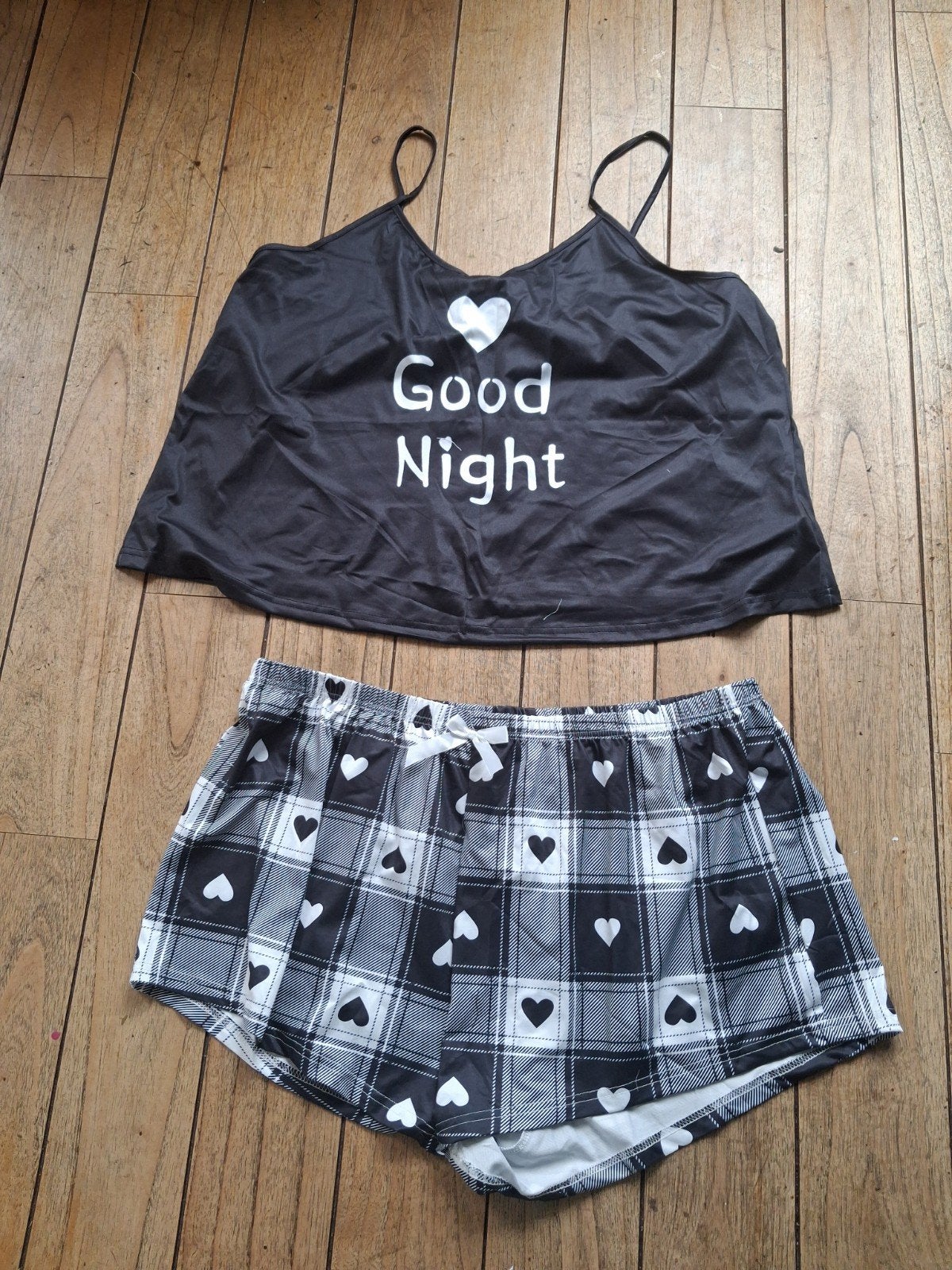 Pyjamasetje met hartjesprint en 'Good Night' top, Kleding | Dames, Pyjama's, Zo goed als nieuw, Maat 46/48 (XL) of groter, Ophalen of Verzenden