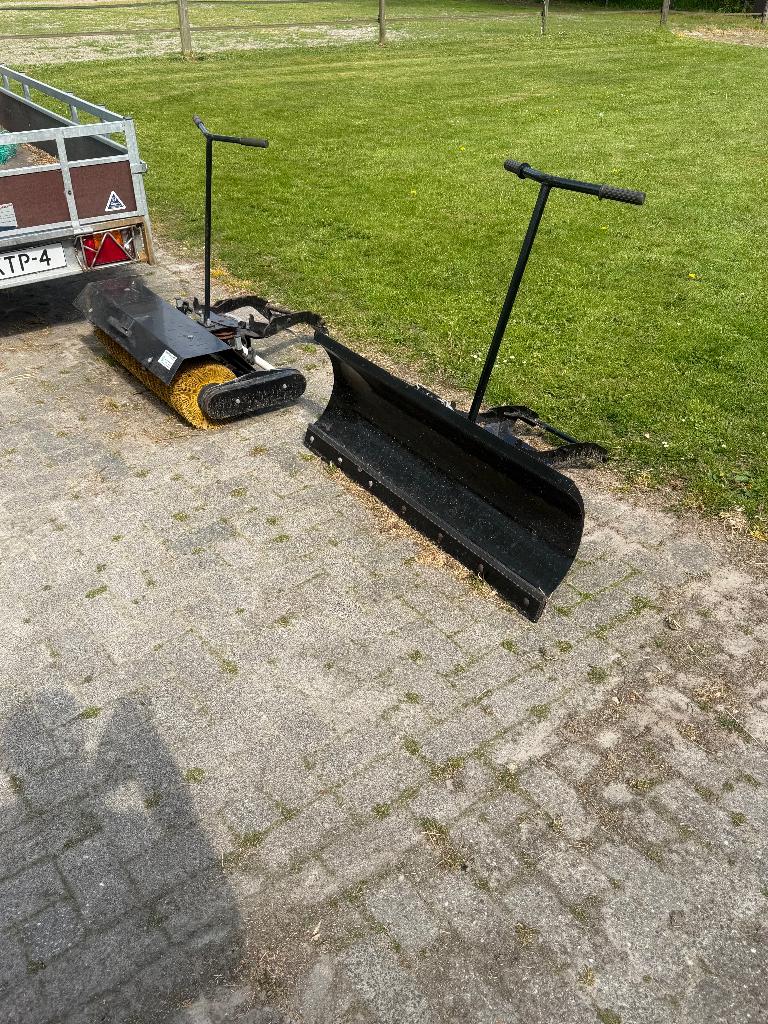 Rolbezem en sneeuwschuiver voor Husqvarna Zitmaaier, Ophalen of Verzenden, Gebruikt