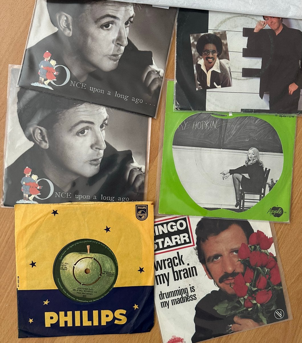 The Beatles en solo singles- 15 stuks, Ophalen of Verzenden, Zo goed als nieuw, Boek, Tijdschrift of Artikel