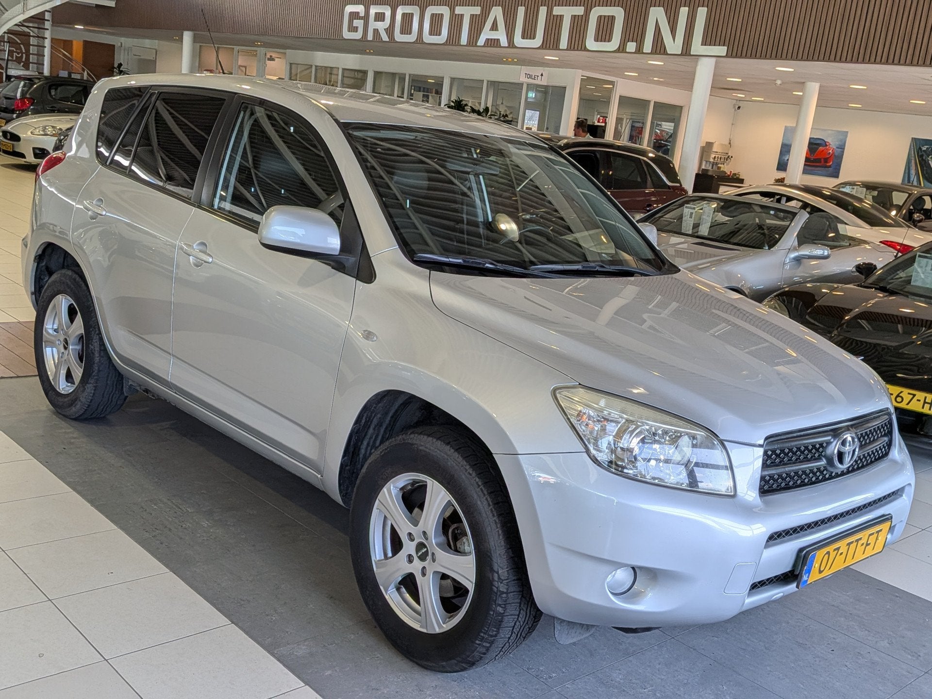 Toyota RAV4 2.0 VVTi Linea Sol Automaat Airco, Cruise Contro, Auto's, Automaat, 1998 cc, Gebruikt, Zwart