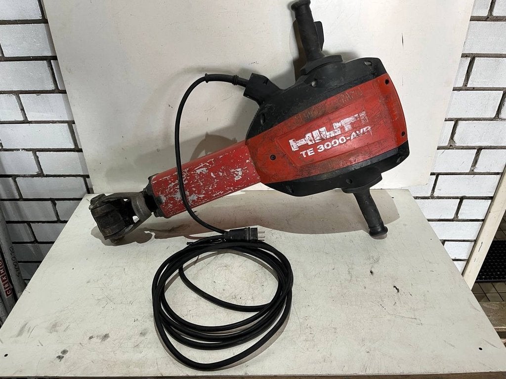 Gebruikte breekhamer Hilti TE 3000-AVR, Hilti corporation, Hiltinl@hilti.com, Feldkircherstrasse 100
9494  Schaar, LI