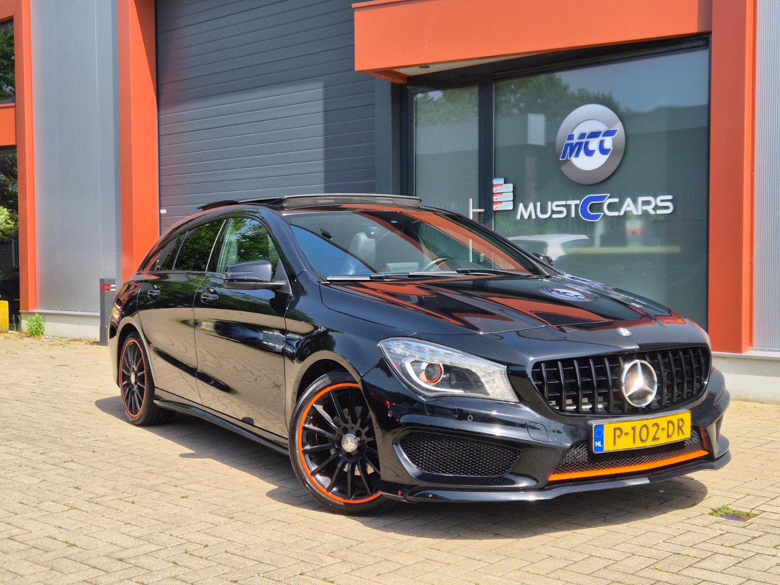 Mercedes-Benz CLA 180 Shooting Brake AMG/ORANGE ART/PANO/LED, Auto's, Mercedes-Benz, Voorwielaandrijving, Zwart, 4 cilinders, 715 kg
