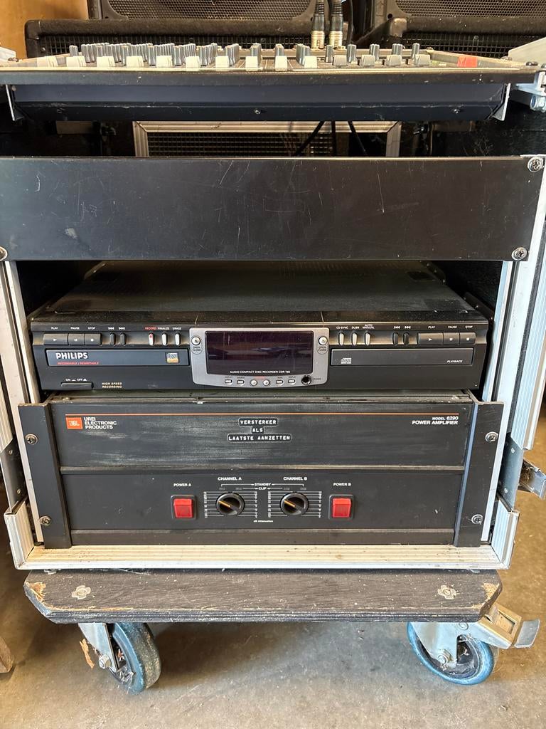 Foto 3 van Complete PA-set: JBL model 6290 versterker en Yamaha mixer