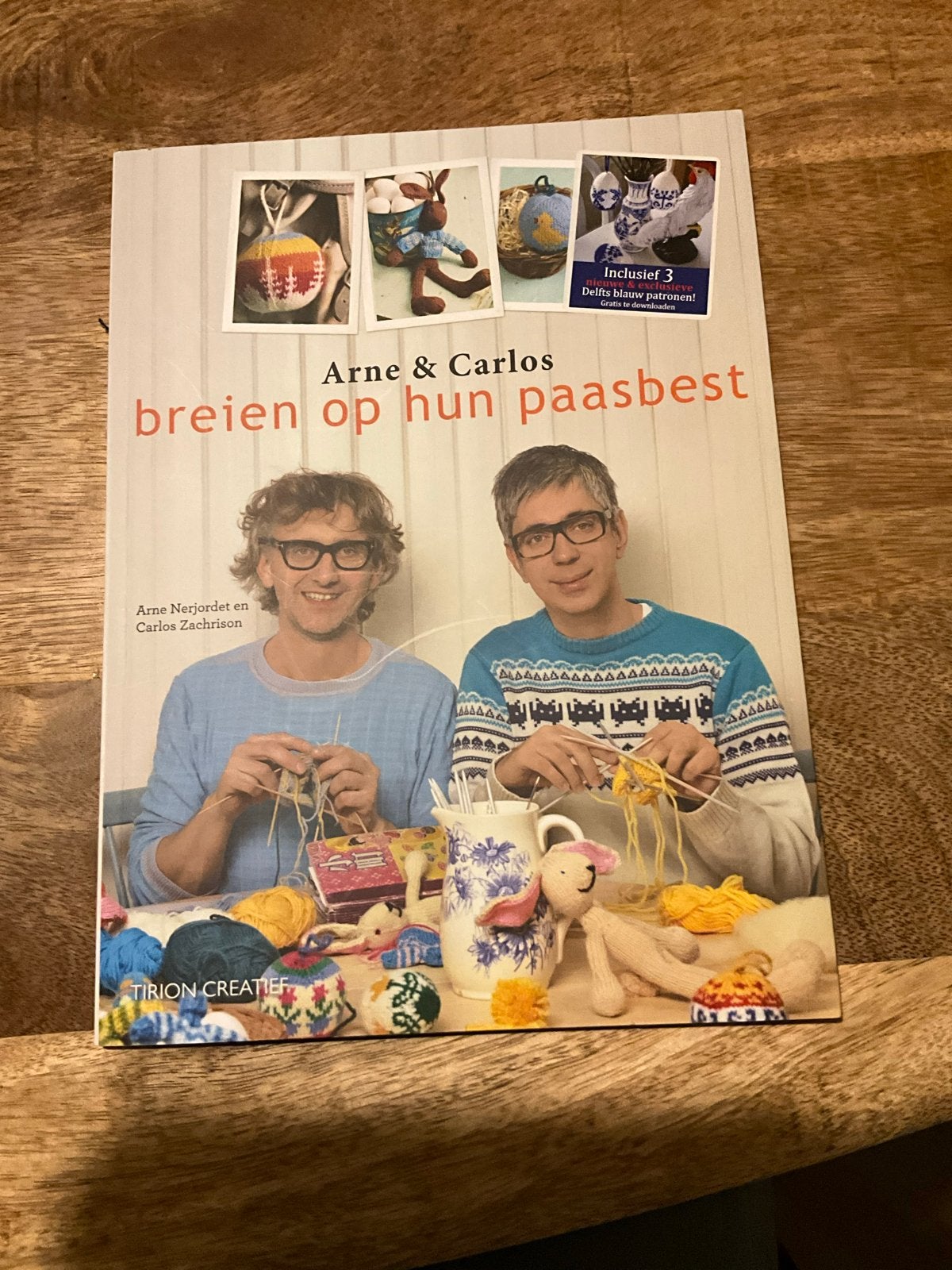 Arne & Carlos Breien op hun Paasbest - Nieuwstaat, Ophalen of Verzenden, Nieuw, Breien en Haken