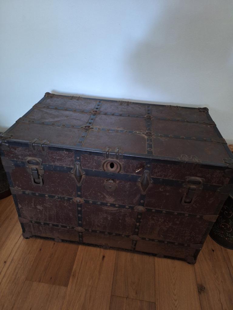 Oude reiskist/ steamer trunk, Ophalen