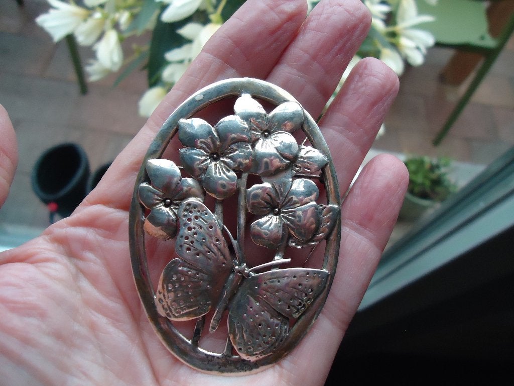 echt zilveren prachtige broche /hanger vlinder en bloemen, Minder dan 4 cm, Ophalen of Verzenden, Zo goed als nieuw, Zilver