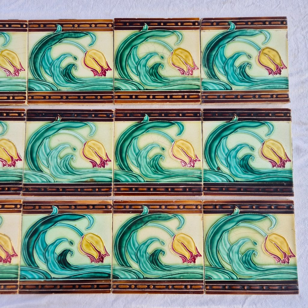 Set van 21 art nouveau tegels met tulp, afgebiesd, Ophalen