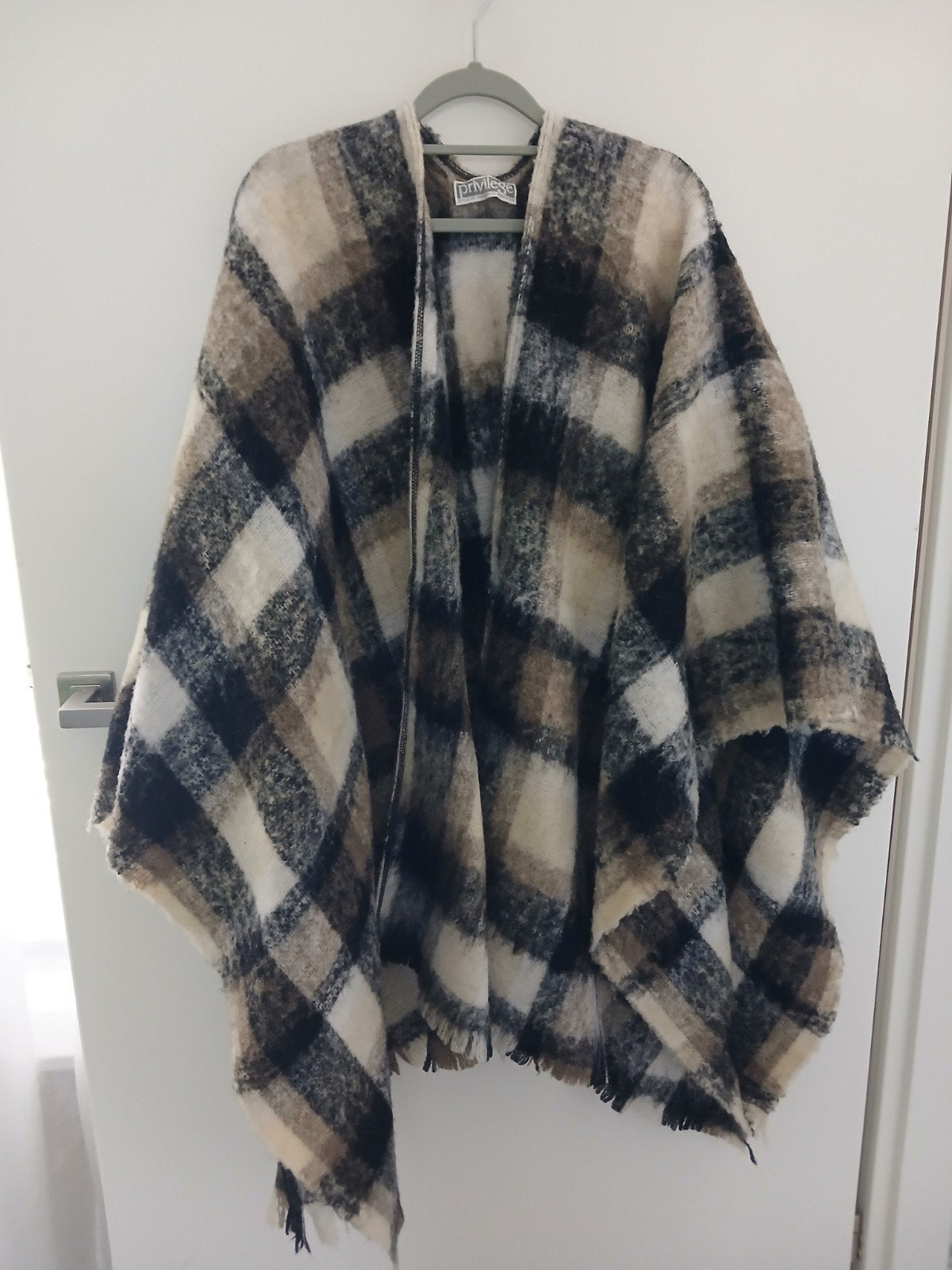 Vintage Poncho/Cape | Maison de Bonneterie, Kleding | Dames, Jassen | Winter, Beige, Maat 42/44 (L), Ophalen of Verzenden, Zo goed als nieuw