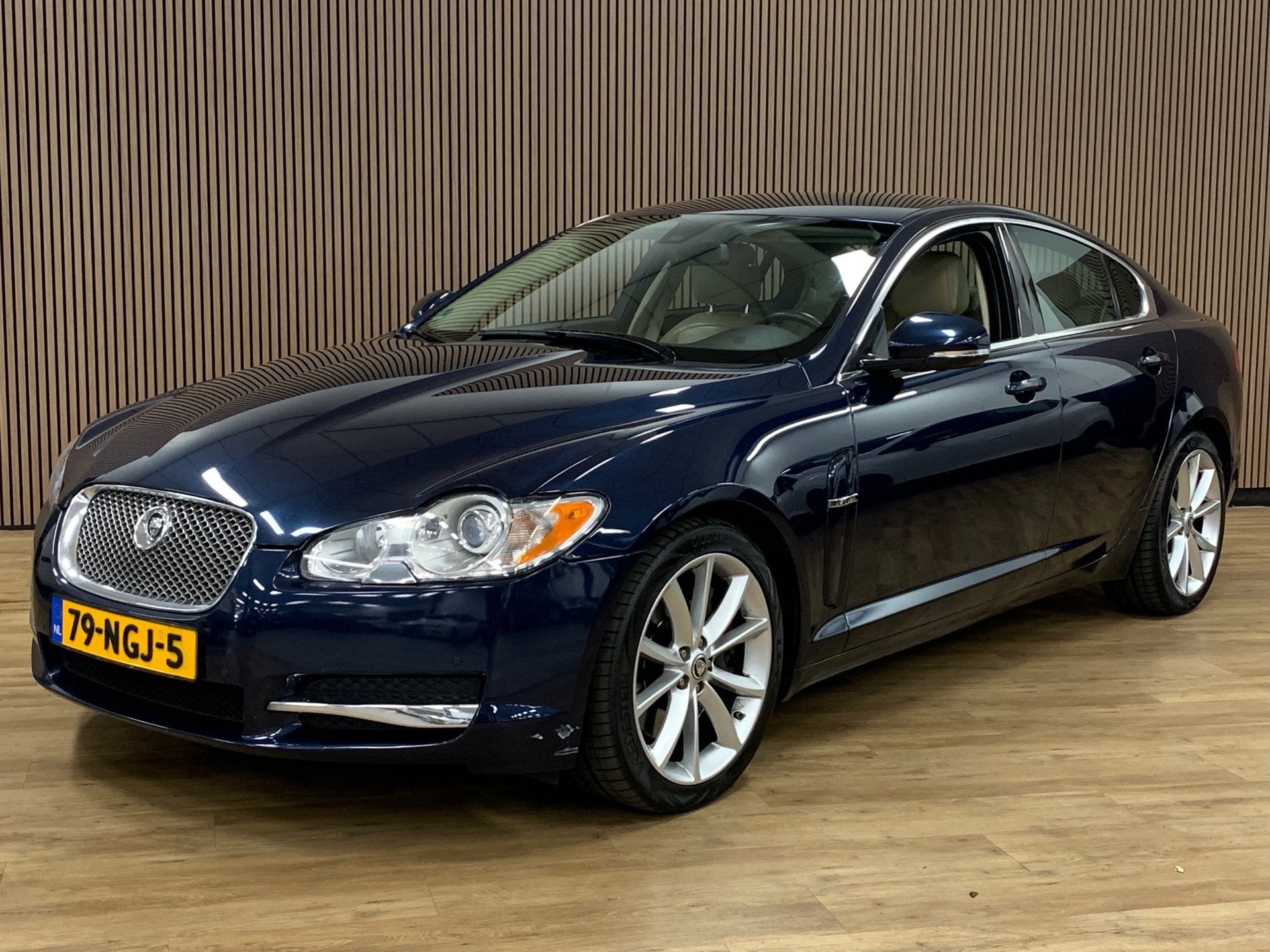 Jaguar XF 5.0 V8 Portfolio|Youngtimer|Camera|Automaat|Climat, Auto's, Automaat, 1850 kg, Blauw, Bedrijf