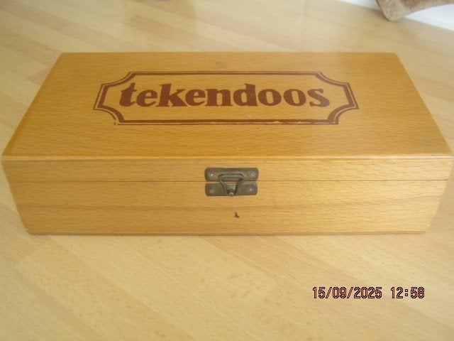 Tekendoos met inhoud oa kroontjespen, Ophalen of Verzenden, Zo goed als nieuw, Overige typen