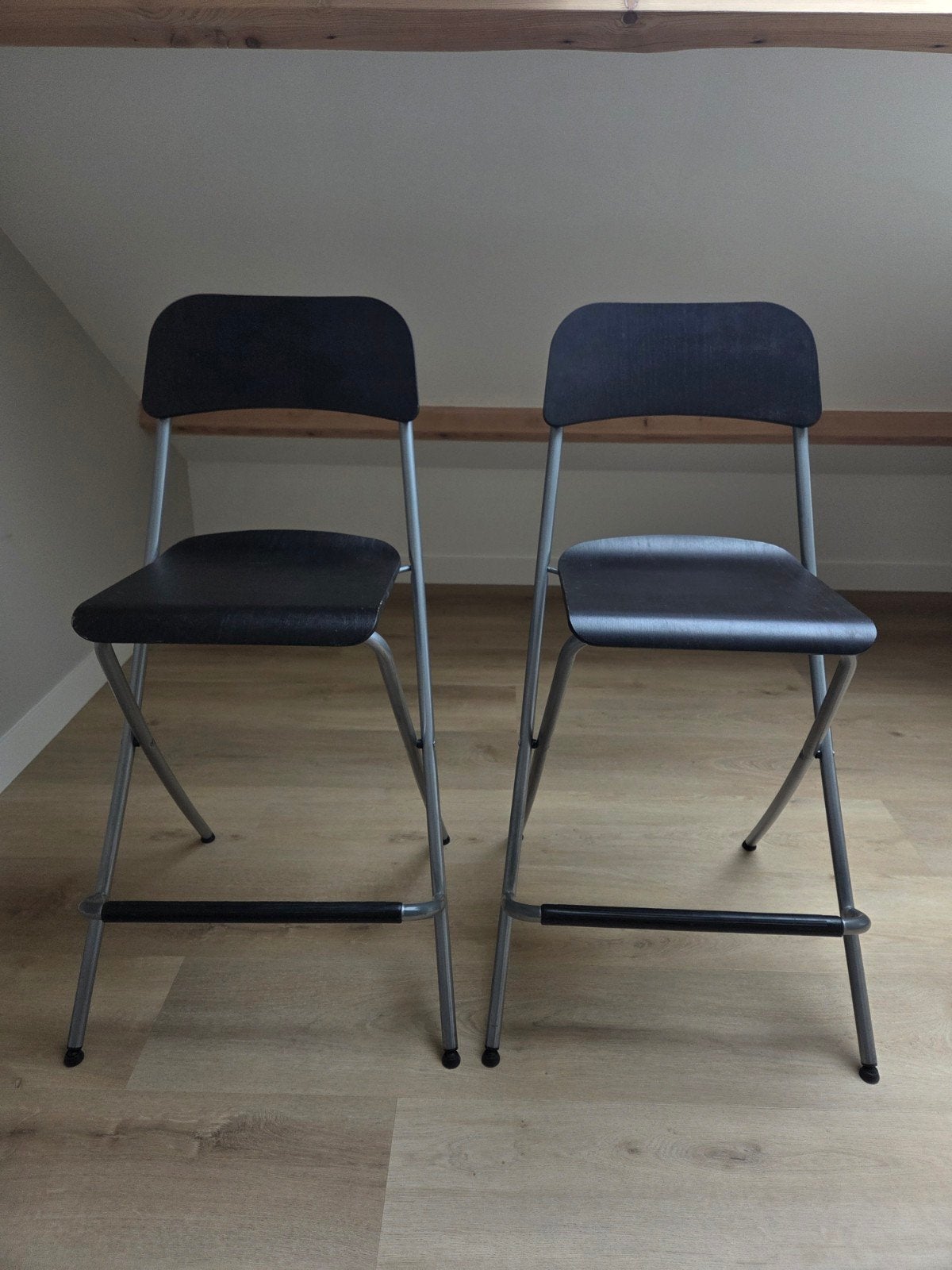 Barkrukken IKEA FRANKLIN 2×, Huis en Inrichting, Barkrukken, 2 krukken, Ophalen, Gebruikt, 60 tot 90 cm