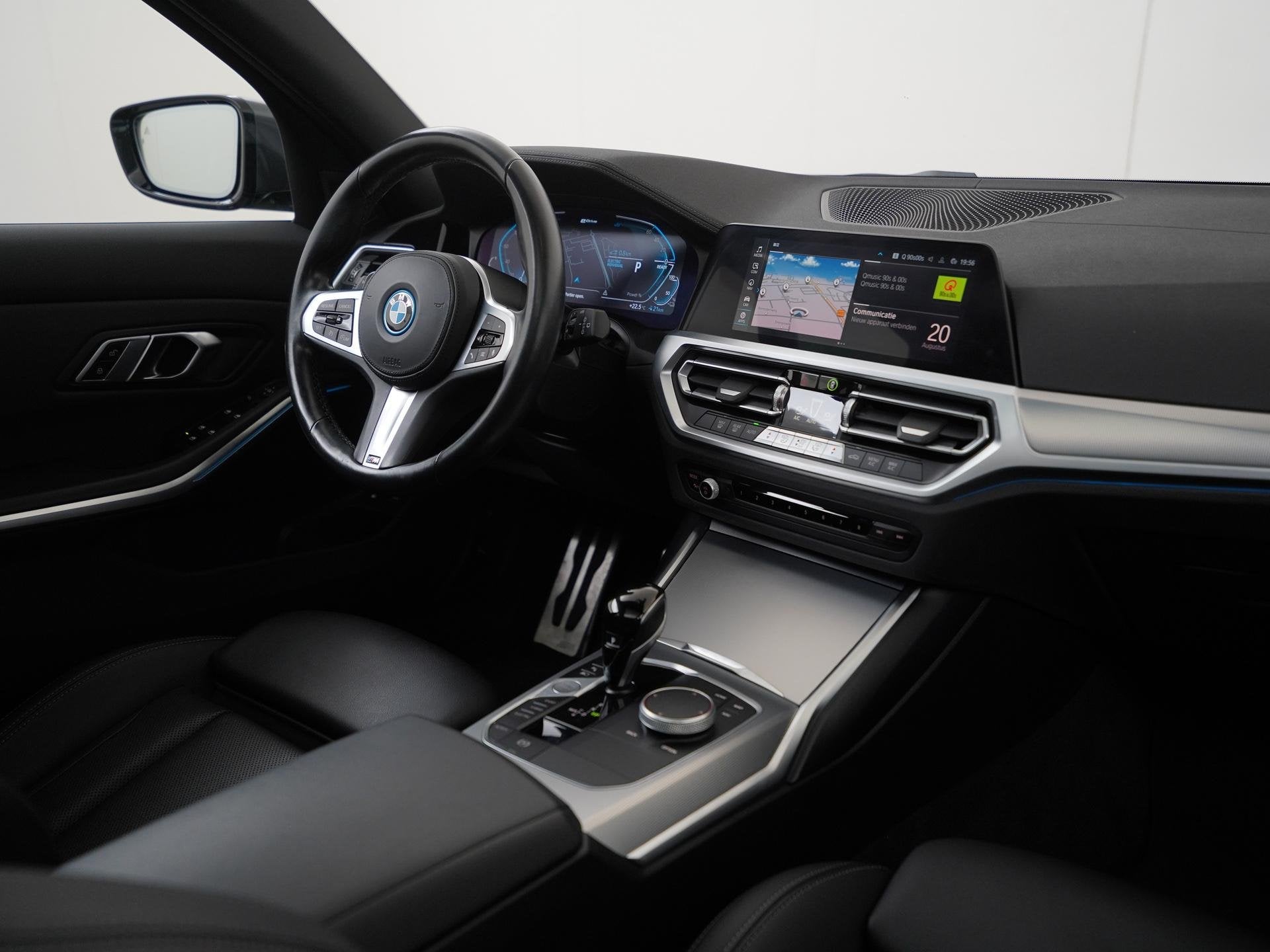 BMW 3-serie Touring 330e xDrive M Sport Shadow | Panoramadak, Gebruikt, 4 cilinders, Vierwielaandrijving, Hybride Elektrisch/Benzine
