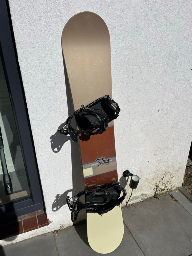 Völkl snowboard met bindingen en Burton tas, Ophalen, Gebruikt, Board