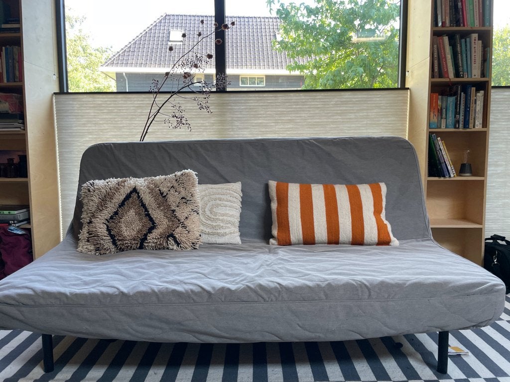 IKEA Nyhamn slaapbank - grijs - nette staat, Huis en Inrichting, Slaapkamer | Slaapbanken, Ophalen, Tweepersoons, 140 cm, Zo goed als nieuw