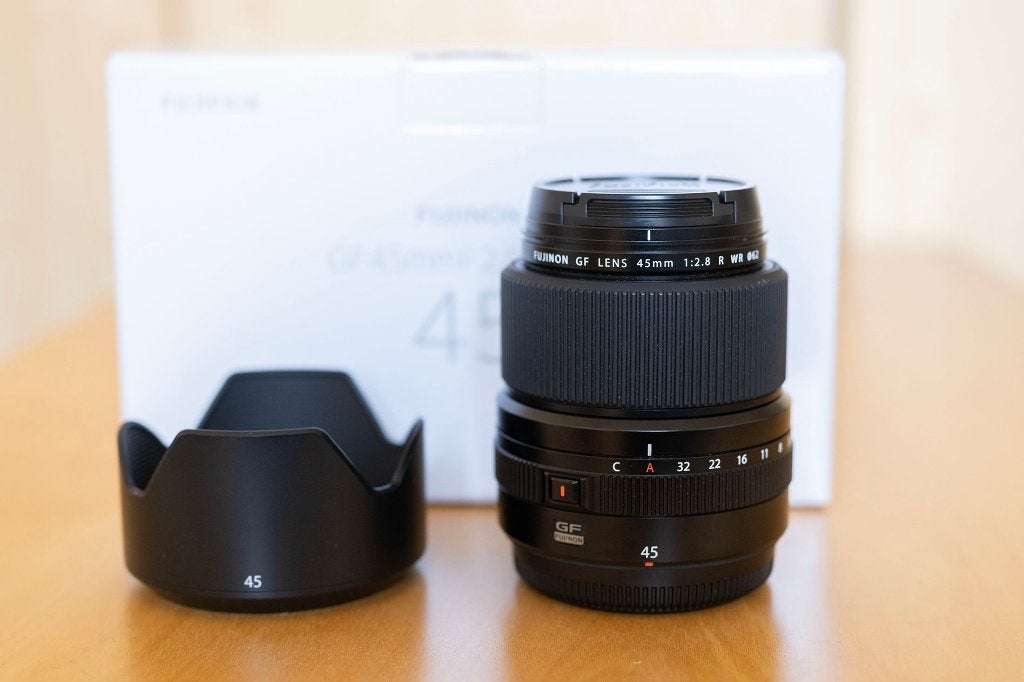 Fujifilm GF GFX 45mm F/2.8 2.8 objectief in nieuwstaat, Fujifilm, 45 mm, Zonnekap, Groothoeklens