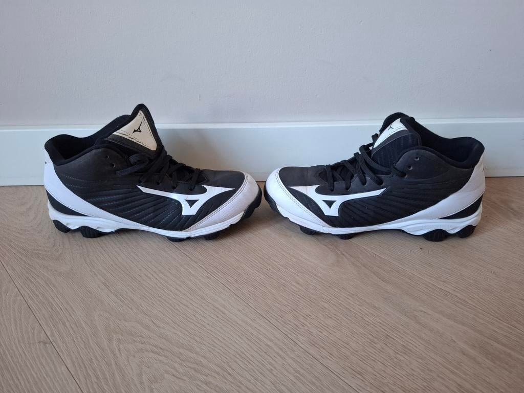 Mizuno buiten sportschoenen korfbal/softbal maat 39, Ophalen of Verzenden, Zo goed als nieuw, Schoenen