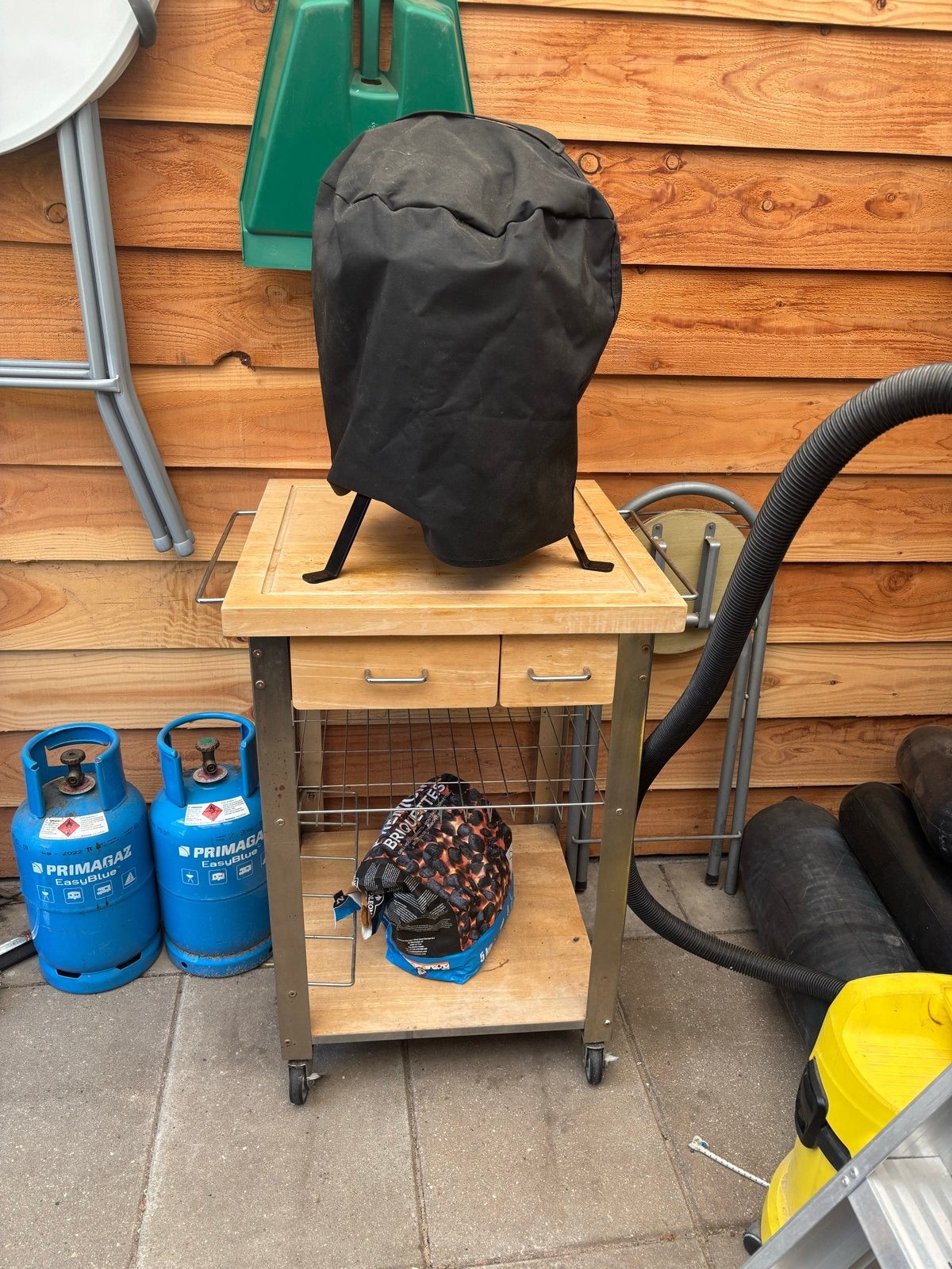 Kleine Kamado BBQ met onderstel en hoes, Tuin en Terras, Ophalen, Zo goed als nieuw