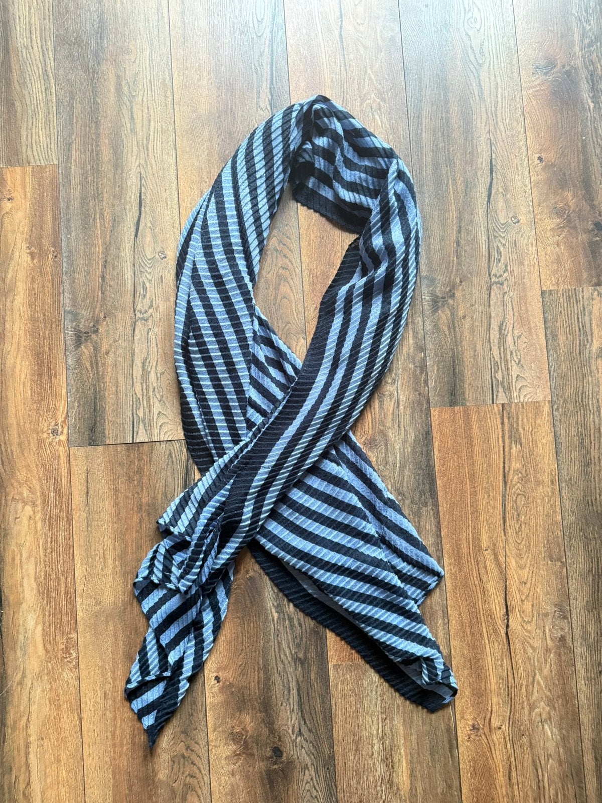 Zwart - blauwe sjaal met strepen, Ophalen of Verzenden, Zo goed als nieuw, Maat 46/48 (XL) of groter, Sjaal