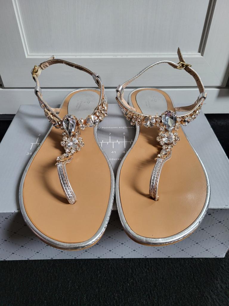 Mooie sandalen zilver met diamantstenen, Kleding | Dames, Overige kleuren, Zo goed als nieuw, Sandalen of Muiltjes, Ophalen of Verzenden