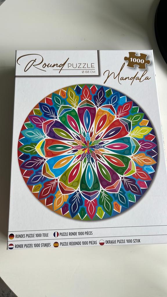 Puzzel rond 1000 stukjes, Hobby en Vrije tijd, Denksport en Puzzels, Ophalen of Verzenden, 500 t/m 1500 stukjes, Nieuw, Legpuzzel