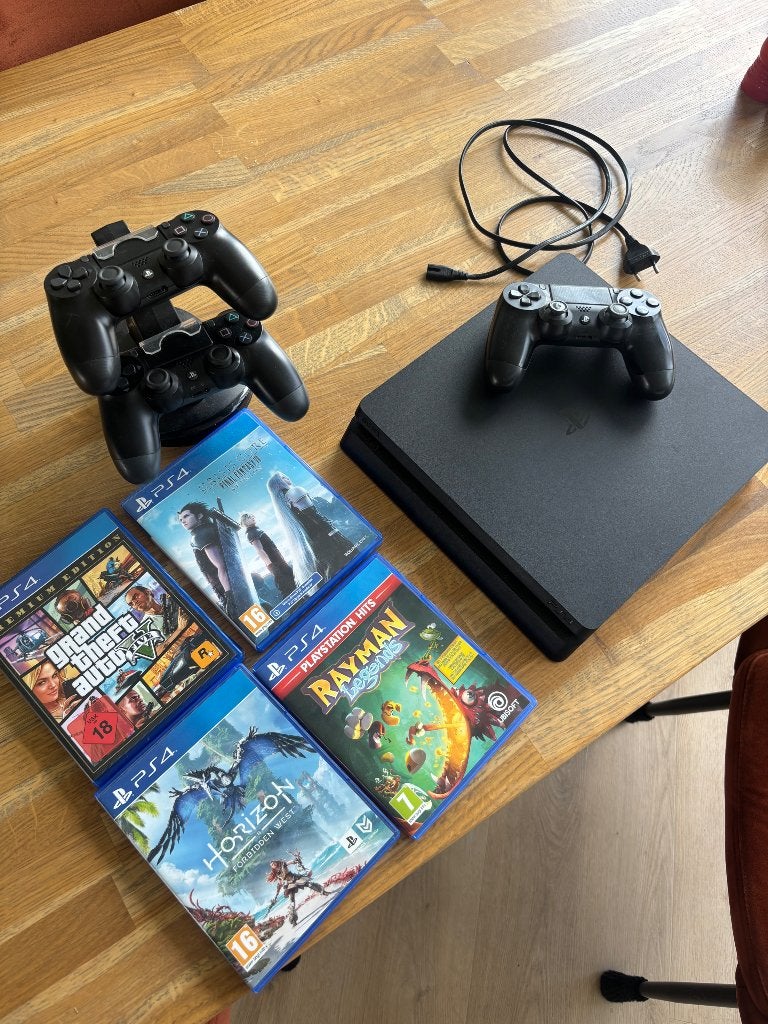 Playstation 4 Slim 1 TB met 3 controllers en spellen, Spelcomputers en Games, Spelcomputers | Sony PlayStation 4, Ophalen, 1 TB