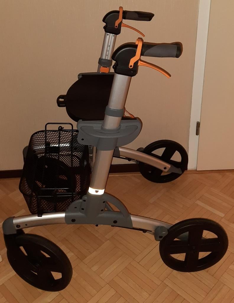 Opvouwbare lichtgewicht rollator Volaris Patrol, z.g.a.n., Diversen, Rollators, Ophalen, Opvouwbaar, Zo goed als nieuw