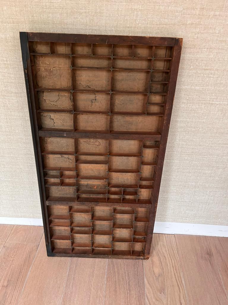 Antieke letterbak - Houten sorteerbak, Huis en Inrichting, Woonaccessoires | Wanddecoraties, Ophalen, Zo goed als nieuw