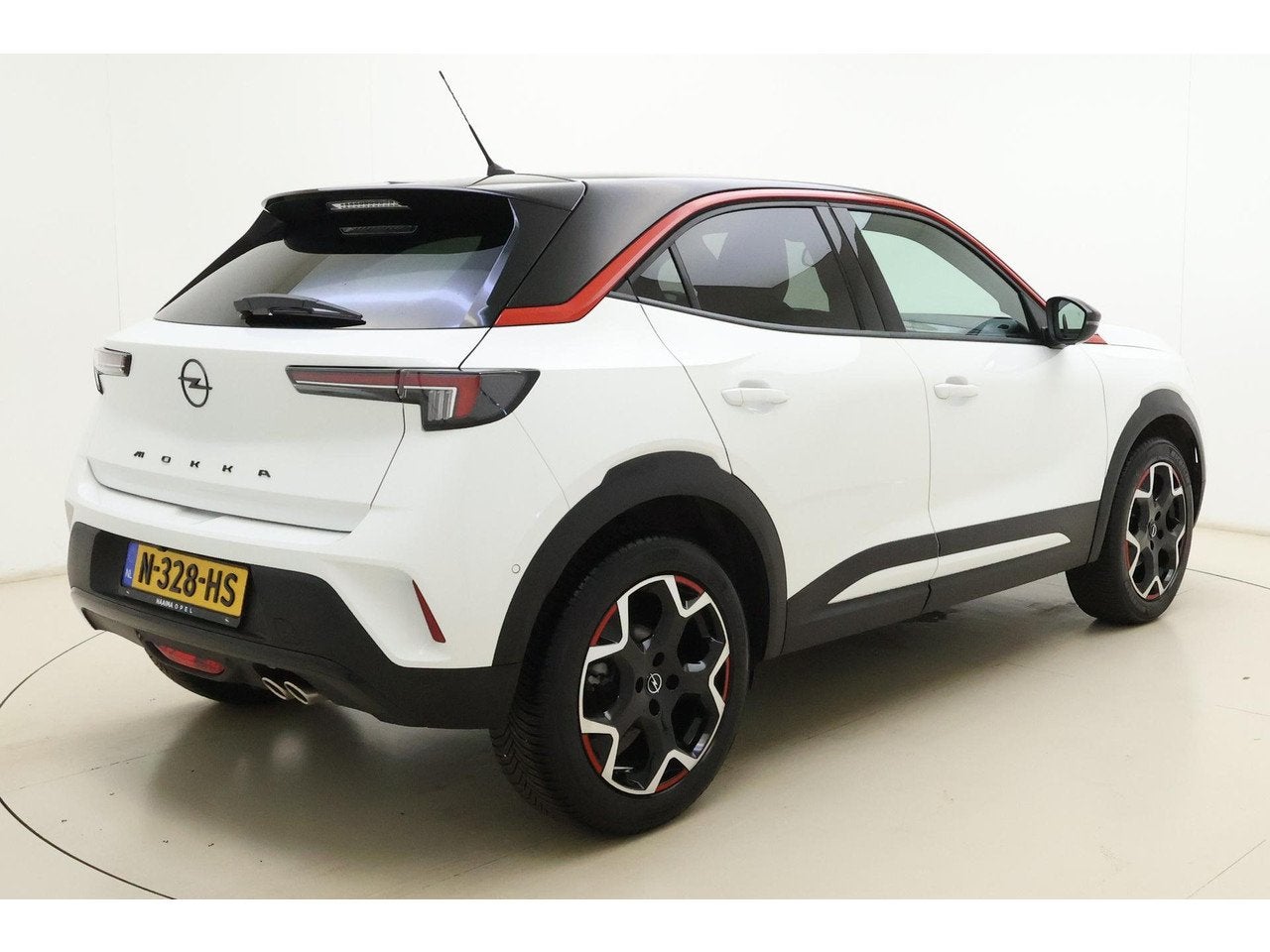 Foto 3 van Opel Mokka 1.2 Turbo GS Line 130 PK Automaat | Navigatie | K
