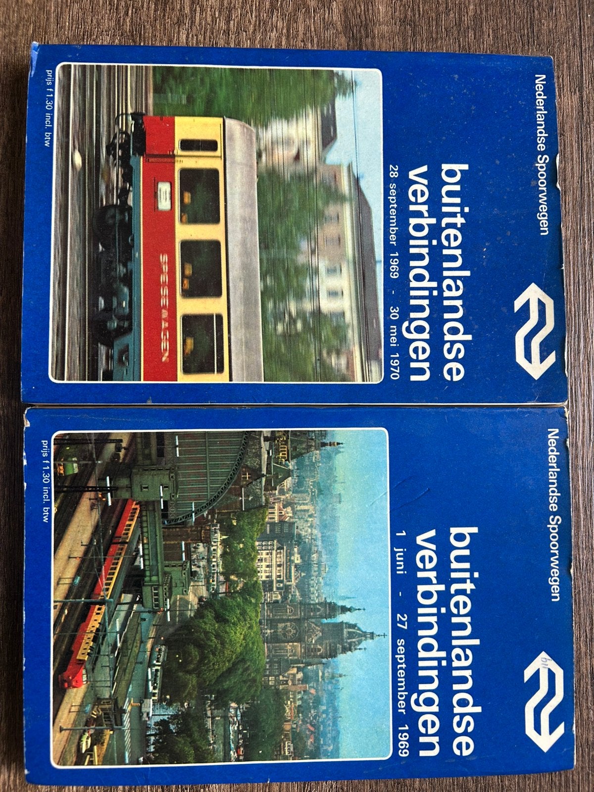 Twee Nederlandse Spoorwegen spoorboekje biitenland., Verzamelen, Ophalen of Verzenden, Gebruikt, Trein, Overige typen