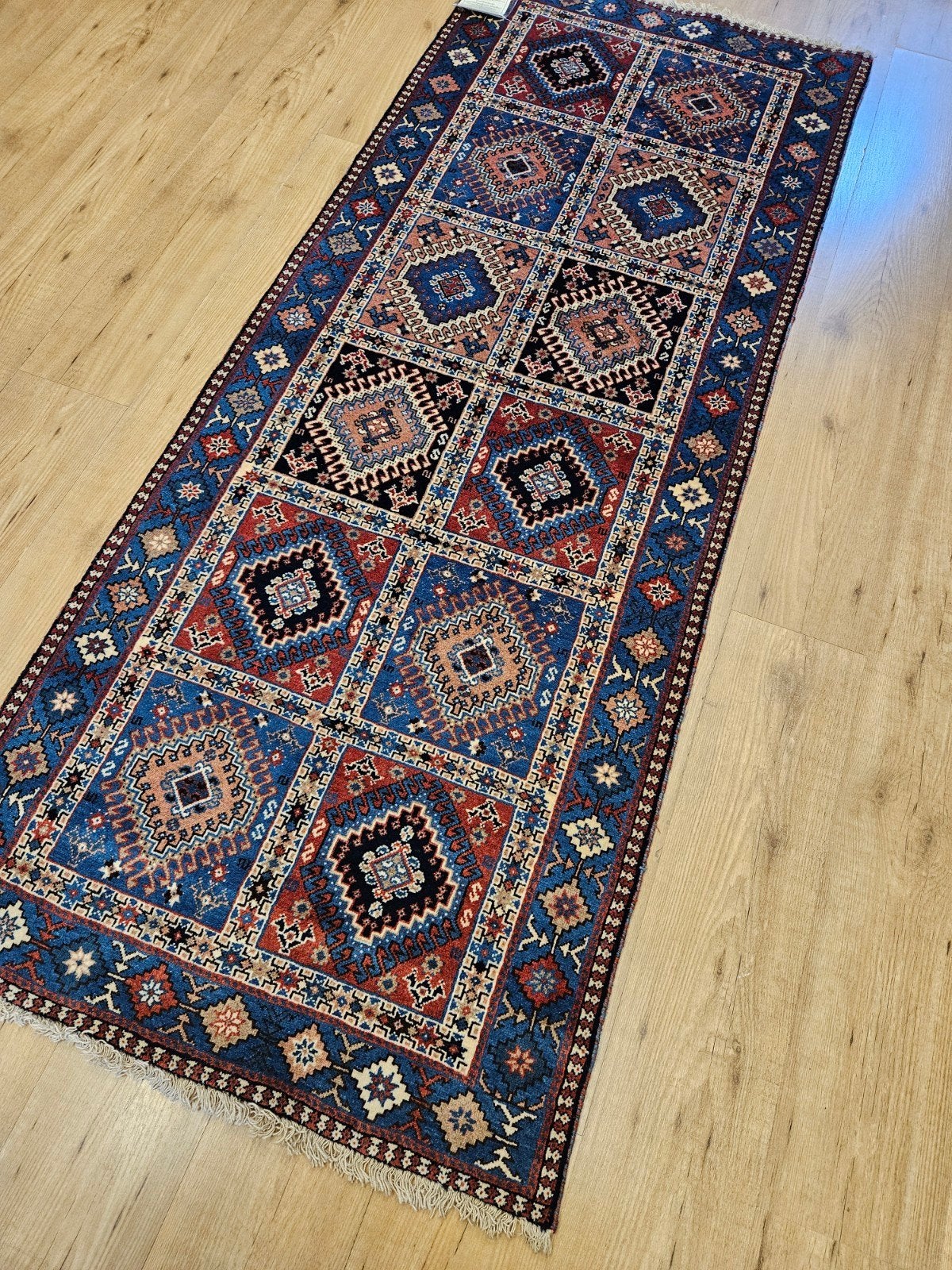 Handgeknoopt perzisch loper yalameh 216x84
Nieuw, Info@SlatsAntiek.nl, Perzisch, Vof Slats Antiek, Crème