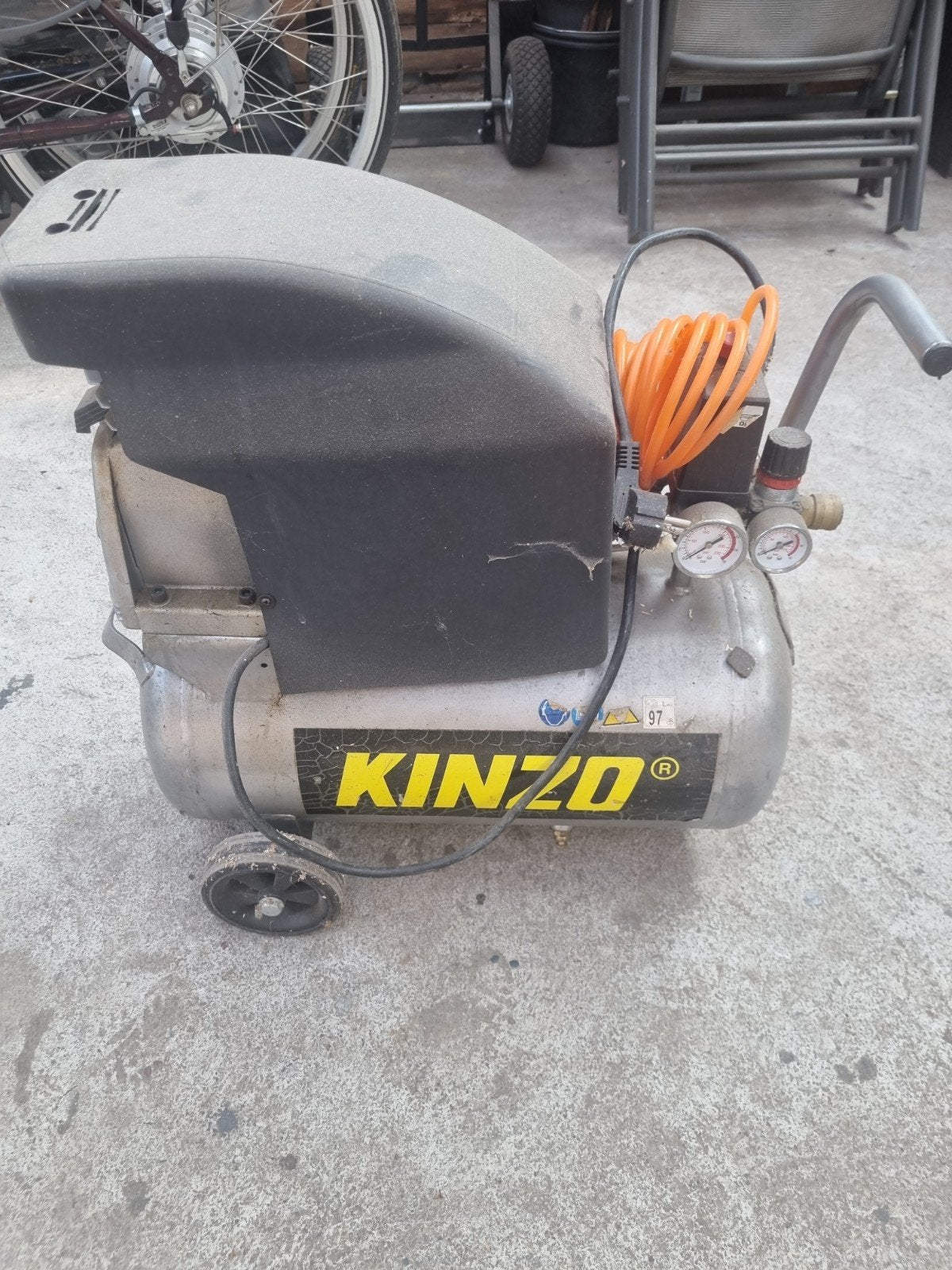 Kinzo Compressor 24L - 0-8 bar, Gebruikt, 6 tot 10 bar, Ophalen of Verzenden, Minder dan 200 liter/min