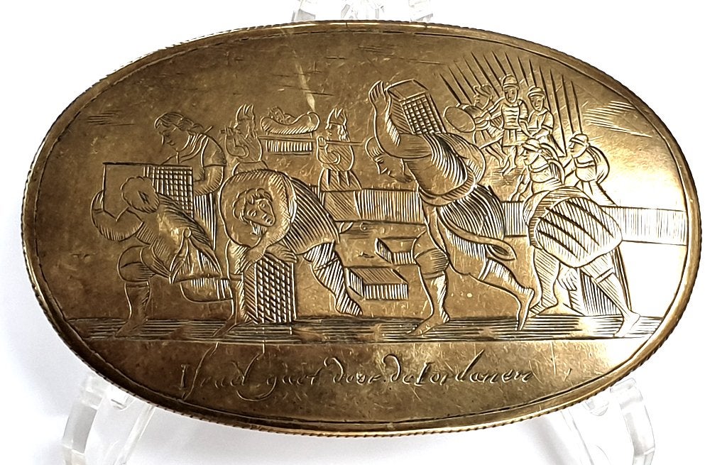 Ovale messing tabaksdoos met bijbelse gravering,18e eeuw, Antiek en Kunst, Verzenden, Koper