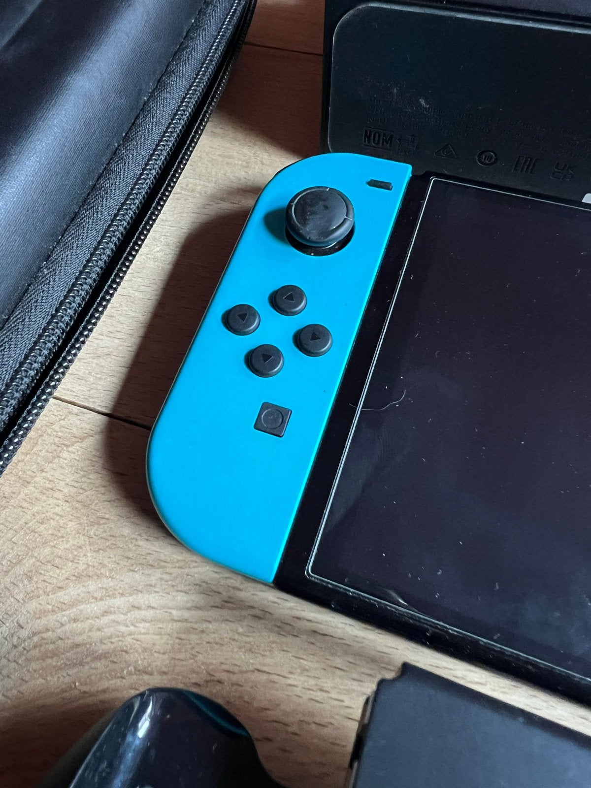 Foto 4 van Nintendo Switch Oled met accessoires en games