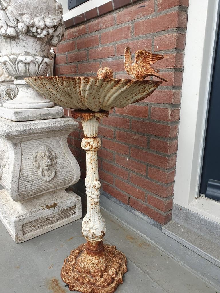 Staande gietijzeren vogel drinkbakje/badje, Ophalen, Gebruikt